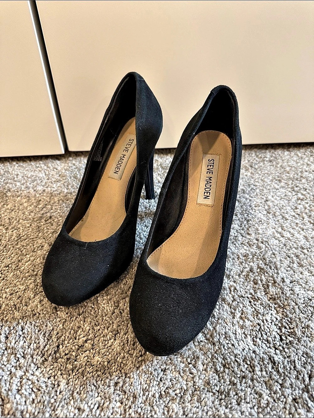 Steve Madden Black Pumps